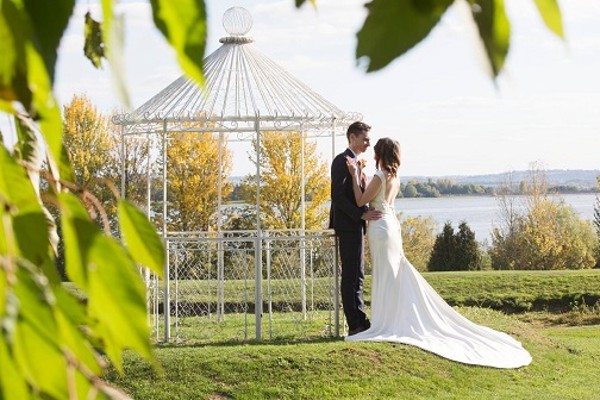 Married couple at Draycote hall