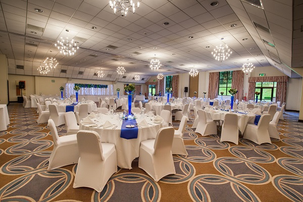 Room at Stratford Manor decorated for a wedding reception