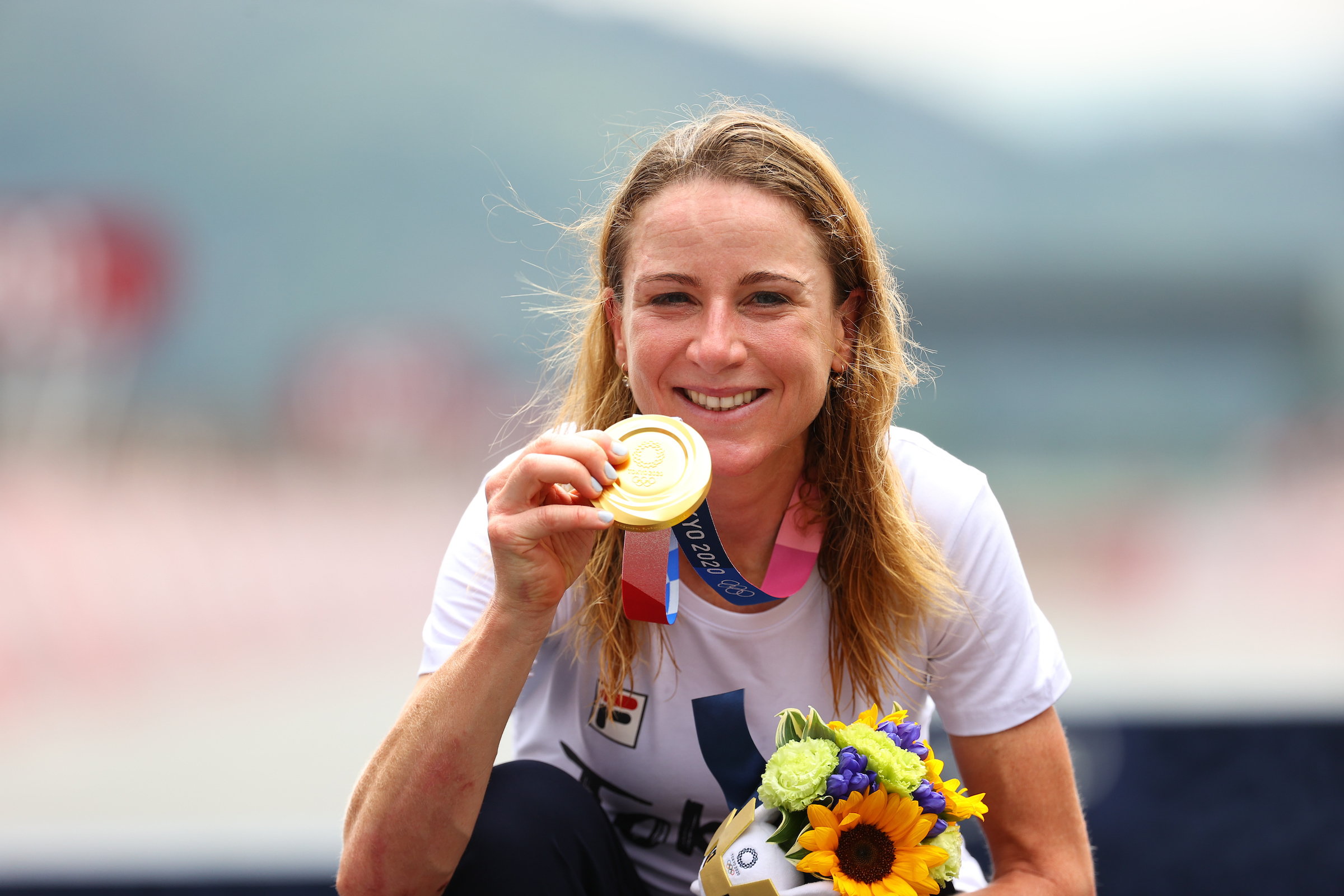 Annemiek van Vleuten gold medal (SWPix)