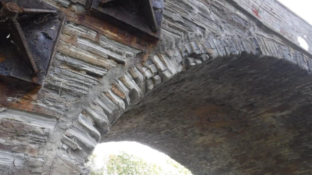Binton bridge damage to arch