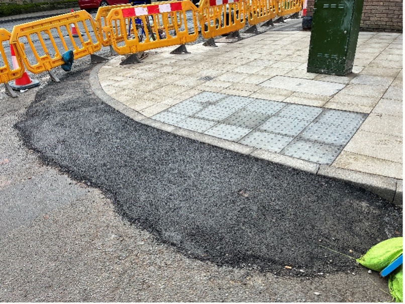 Pavement kerb tarmac