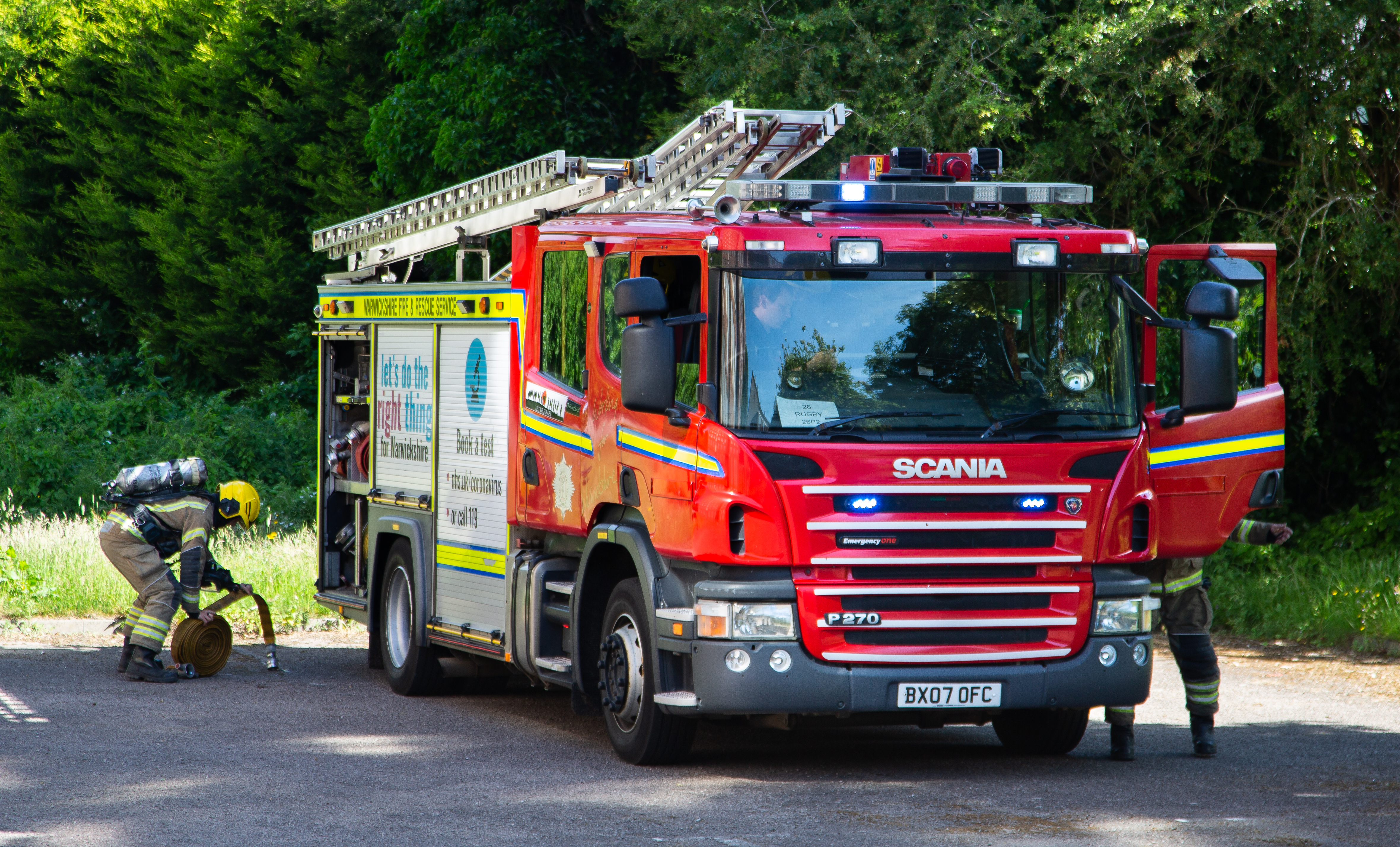 Fire appliance with two firefighters