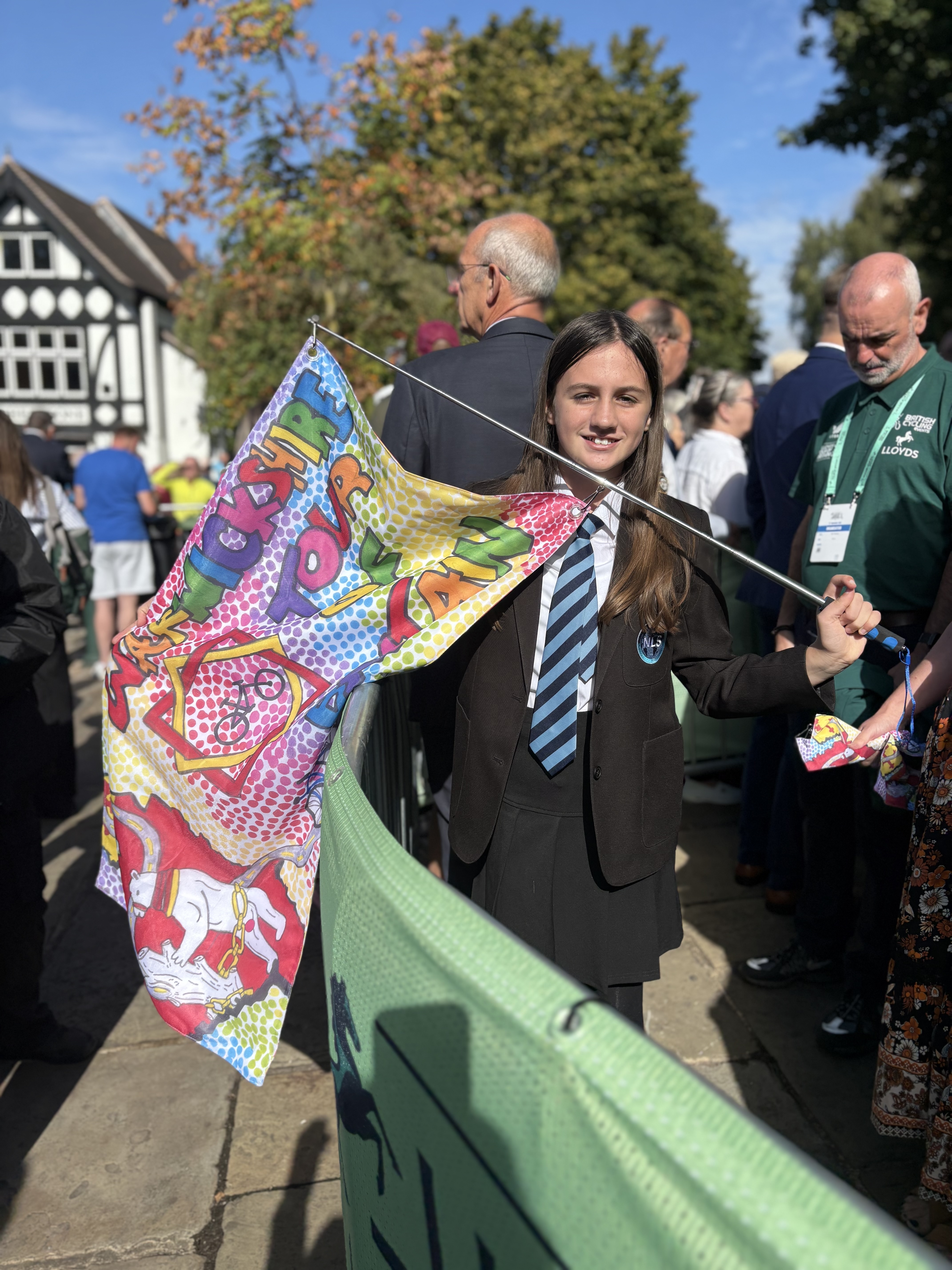 Oriana with flag at the start of the race 2025
