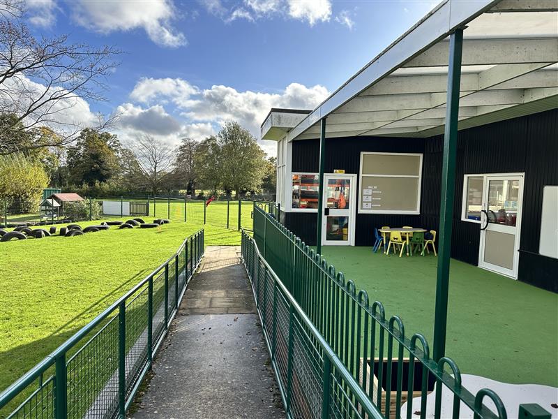 TheDen Goodyers End outside
