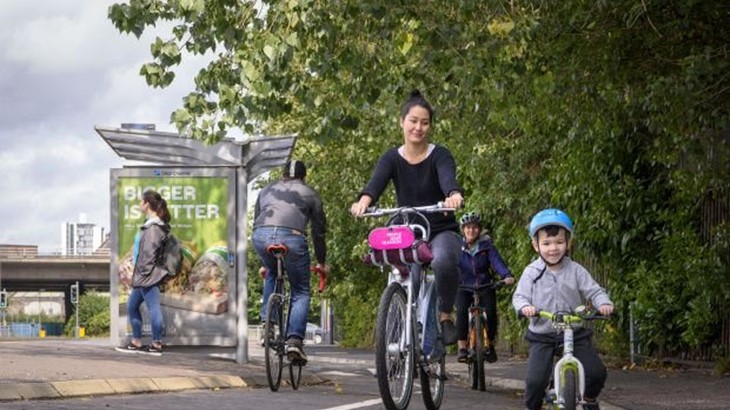 family-cycling